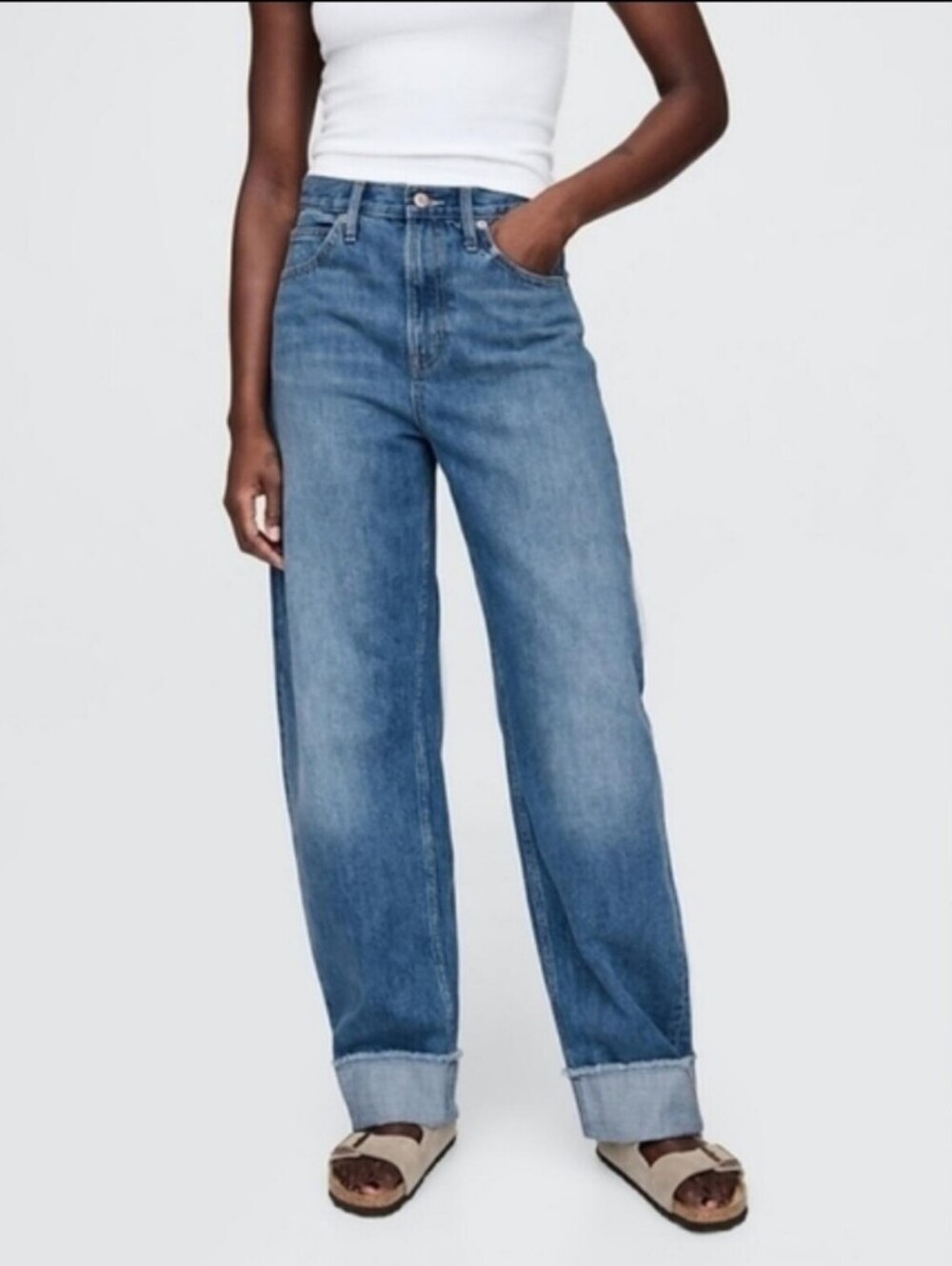 NWT Gap High Rise Cuffed Barrel Jeans Medium Wash - Picture 2 of 12